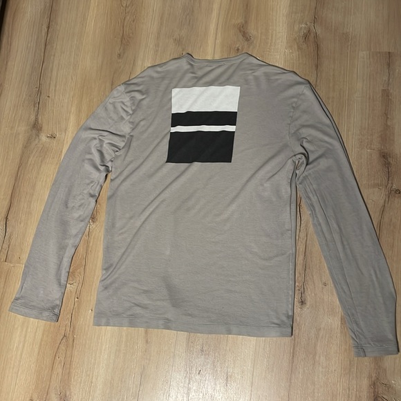 James Perse Long Sleeve Gray T Shirt. Size 1. Graphic on Back. Good condition. - Picture 2 of 7